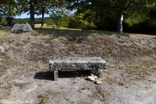 Pierre des morts de Teigny un patrimoine vernaculaire