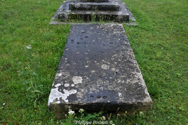 pierre des morts d'aunay en Bazoi