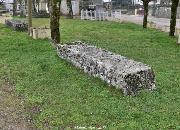 Pierres des Morts de Bazolles un remarquable patrimoine