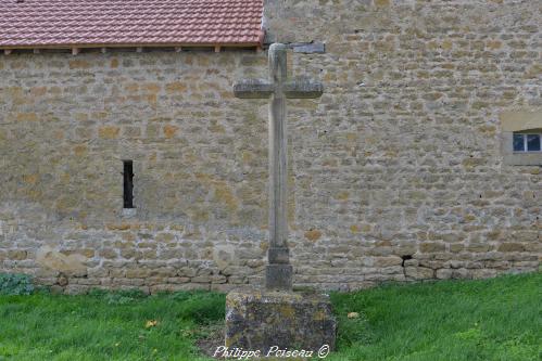 Pierre des morts de Diennes-Aubigny un patrimoine