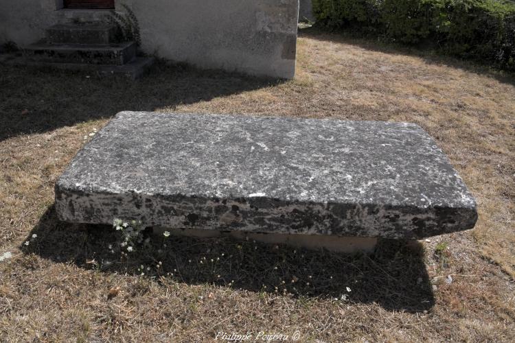 La pierre des morts de Fleury-Sur-loire