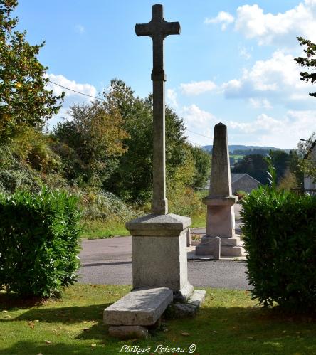 Croix du village de Gouloux