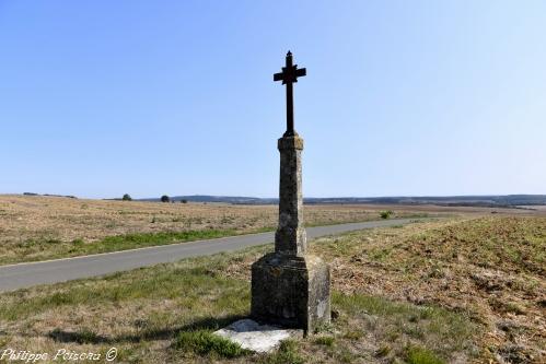 Pierre des morts de Latrault  Nièvre Passion