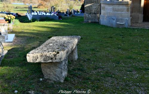 Pierre des Morts de Marcy un patrimoine vernaculaire