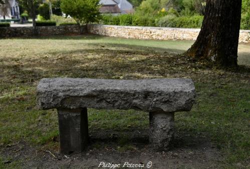 Pierre des morts de Tracy sur Loire