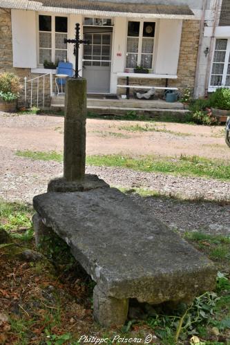 Pierre des morts de Chevannes Changy