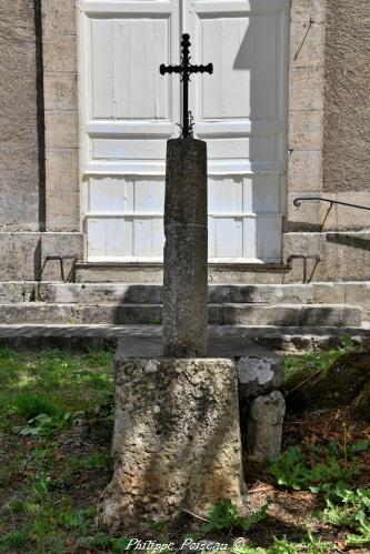 Pierre des morts de l'église de Chevannes Changy Nièvre Passion