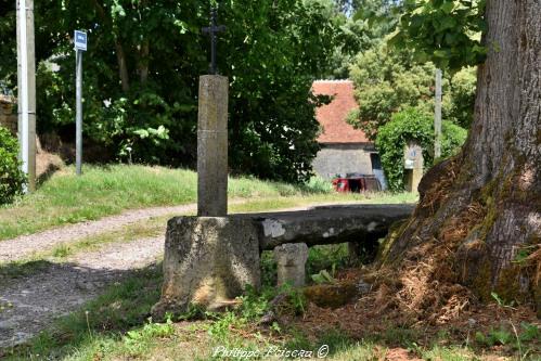 Pierre des morts de Chevannes Changy