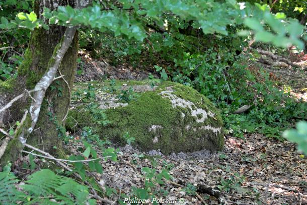 Pierre du "Bon-Courage" de Moulins-Engilbert