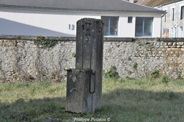 Pompe privée d'Entrain sur Nohain un beau patrimoine