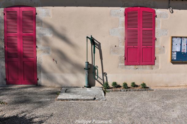Pompe de la Mairie de Dornecy