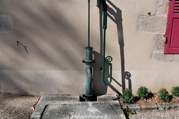 Pompe de la Mairie de Dornecy