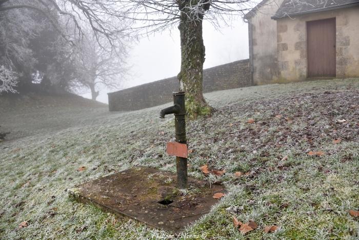 La pompe de la butte de Montenoison un petit patrimoine