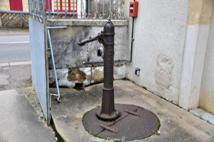 Pompe de la mairie de Poiseux