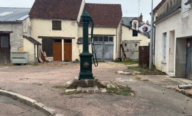 La Pompe du champ de foire de Prémery un beau patrimoine