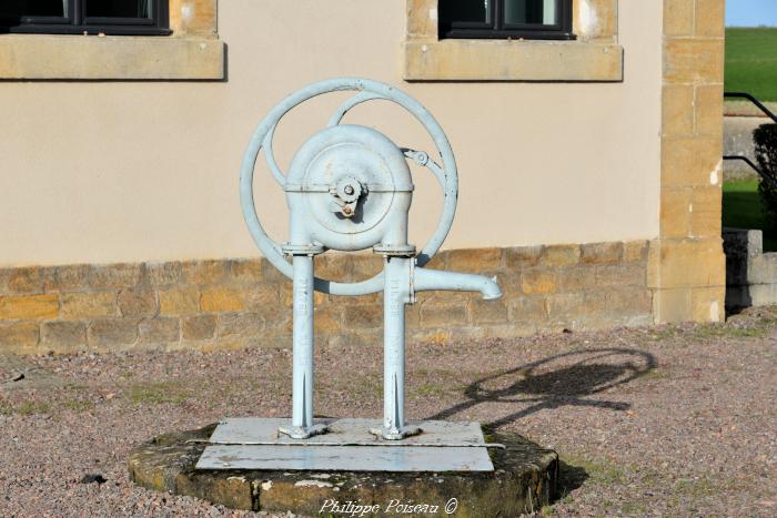 Pompe à volant de Saint-Sulpice un beau patrimoine