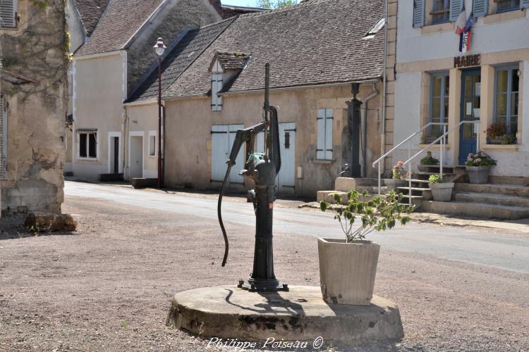 Puits ancien de Lurcy le Bourg un patrimoine