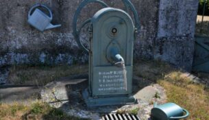 La pompe du cimetière de Raveau