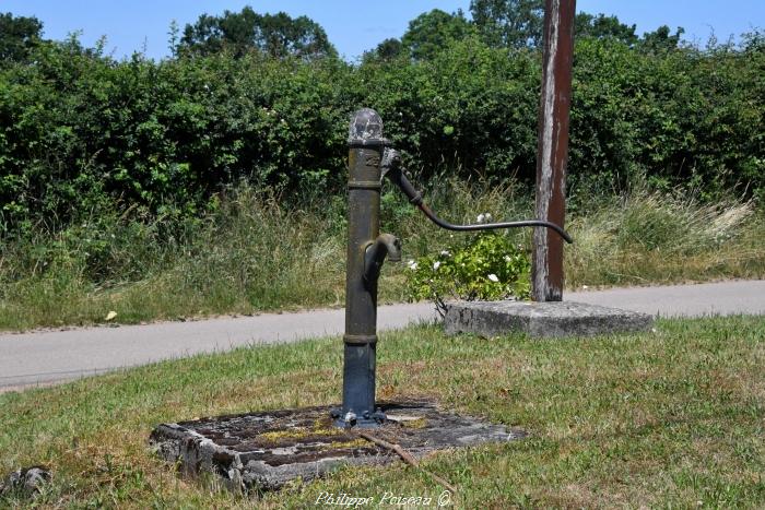 Pompe du hameau de Cuzy un patrimoine