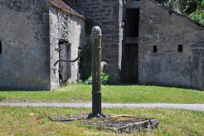 Pompe du hameau de Cuzy 