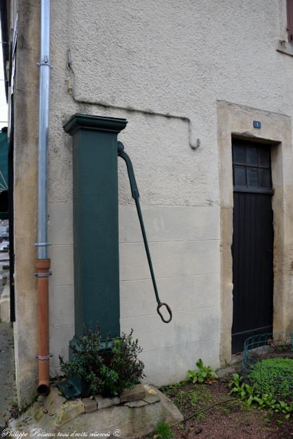 Pompe à bras rue de la gare de Prémery un beau patrimoine