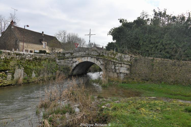 Ancien pont de Courcelles