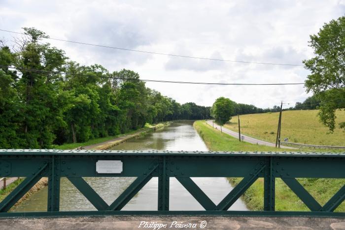 Pont du canal à Maison Neuve