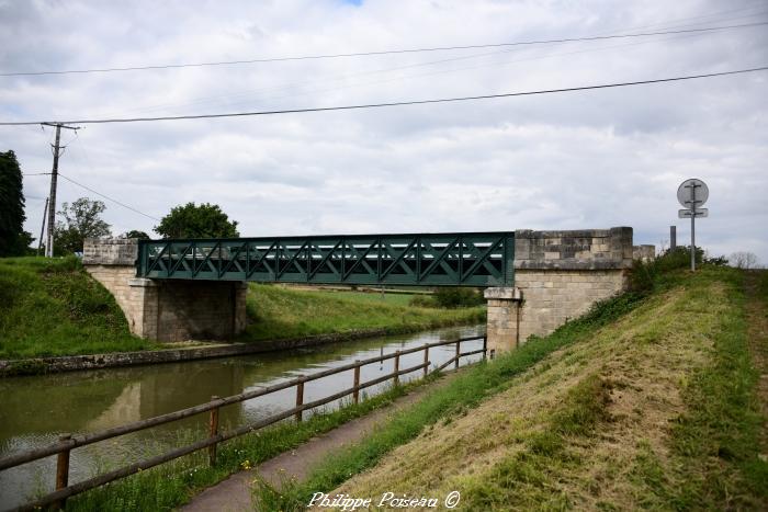 Pont du canal à Maison Neuve