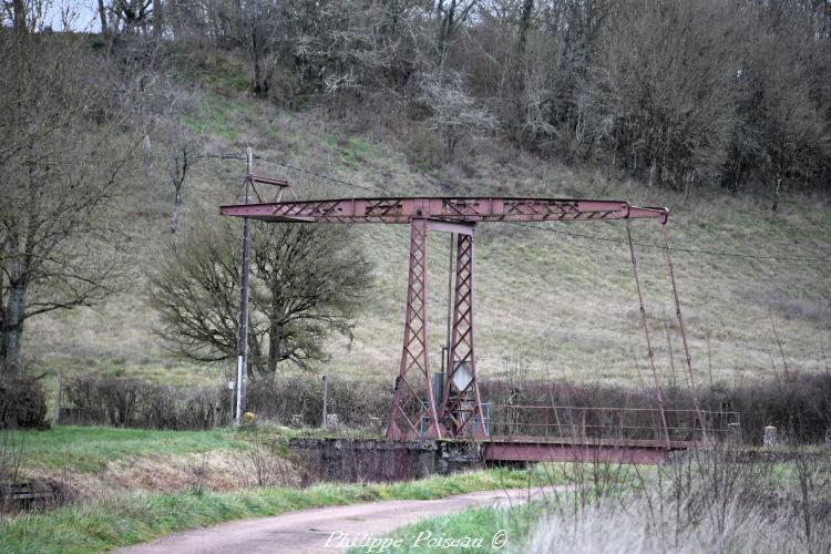 Pont Levis de Chaumot du canal du Nivernais un beau patrimoine