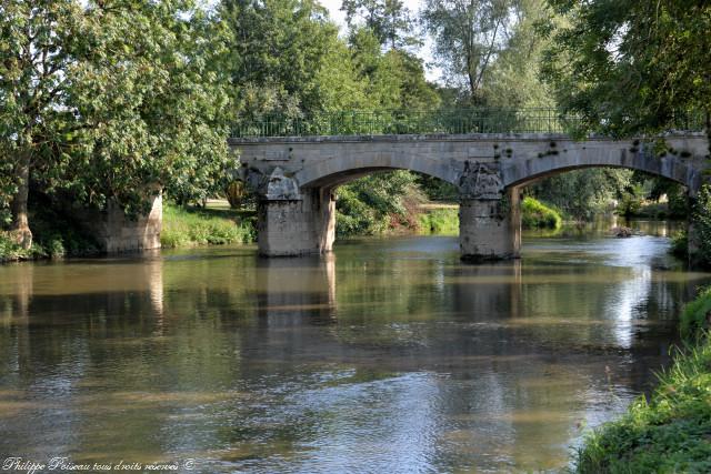 Le Pont sur l’Yonne à Asnois un patrimoine