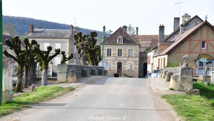 Pont sur le canal de Pont-sur-Yonne