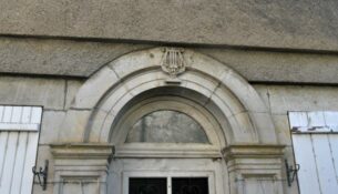 La Porte à la Lyre de Dornecy