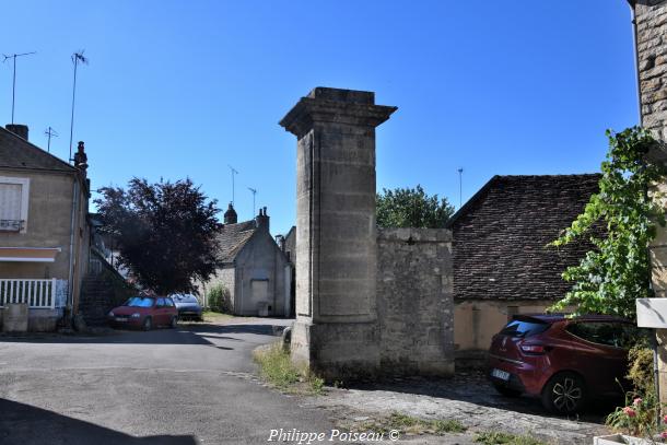 Porte de Bourgogne de Dornecy