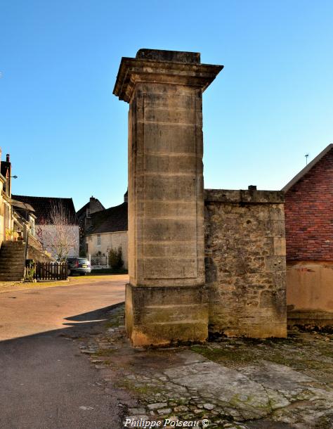 Porte de Bourgogne de Dornecy