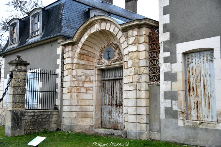 Porte du château des Bordes