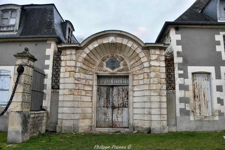 Porte du château des Bordes