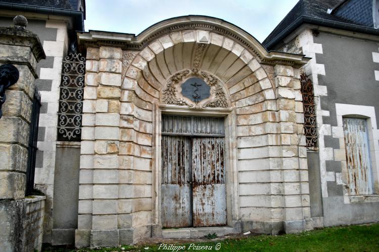 Porte du château des Bordes