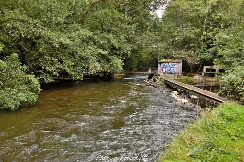 Une prise d'eau sur l'Yonne