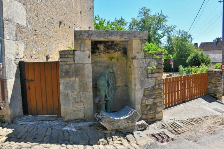 La Pompe de Chivres un beau patrimoine