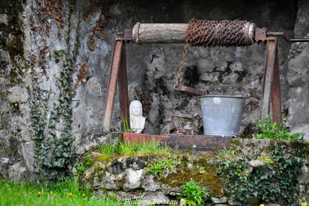 Vieux Puits de"Le Brion"