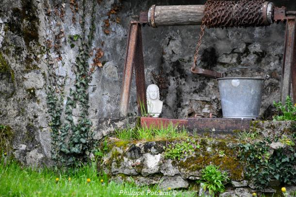 Vieux Puits de"Le Brion"