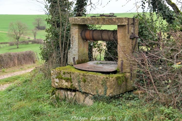 Le puits ancien du Chemin