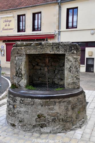 Puits de la place de l'église de Marzy