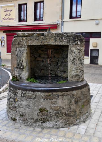 Puits de la place de l'église de Marzy