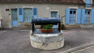 Puits de l'église de Bouhy