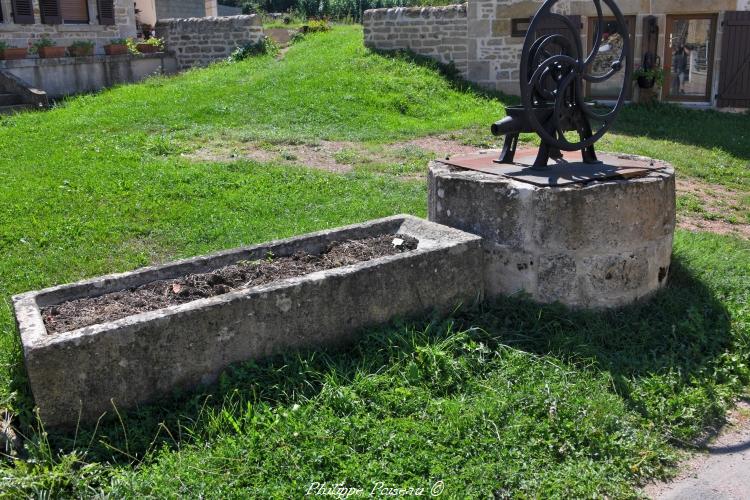 Lavoir puits et auge de Neuilly