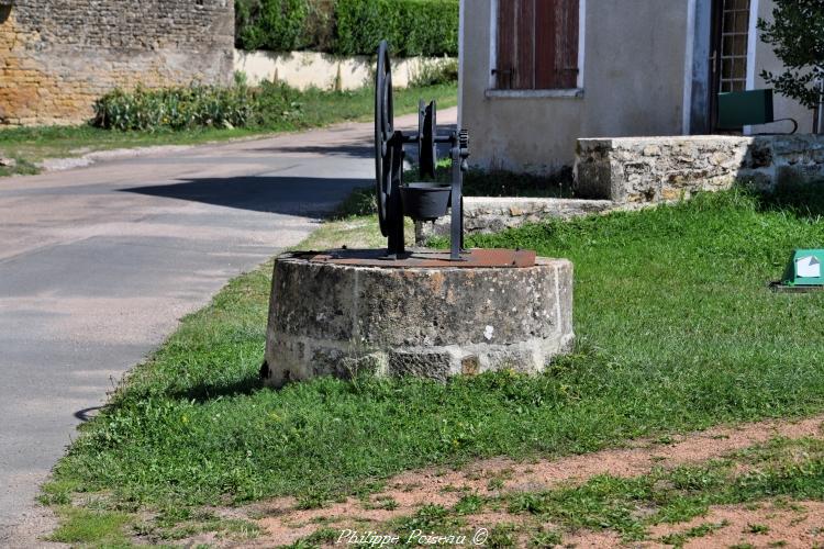Lavoir puits et auge de Neuilly