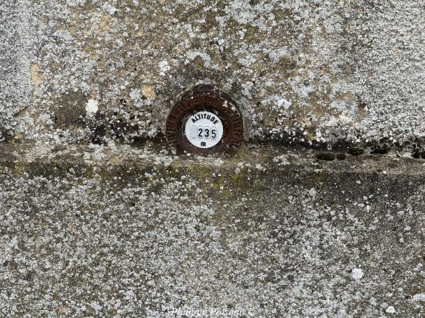 Le repère de nivellement de Fours un beau patrimoine