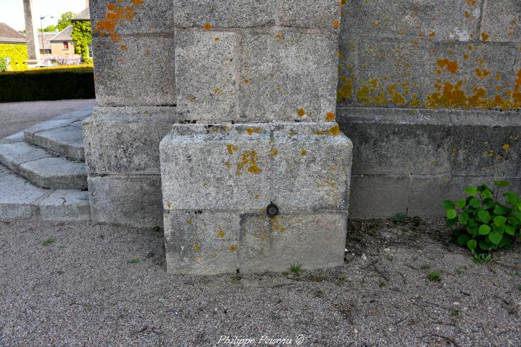 Repère de nivellement de Dun-les-Places un patrimoine