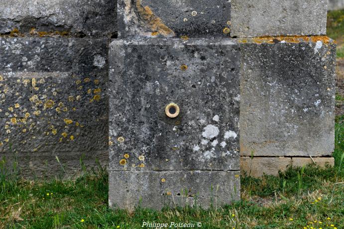 Repère de nivellement de Mont et Marré